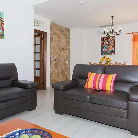 Amazing In Puerto Del Carmen With Wifi, Swimming Pool And 2 Bedrooms Semesterbostad
